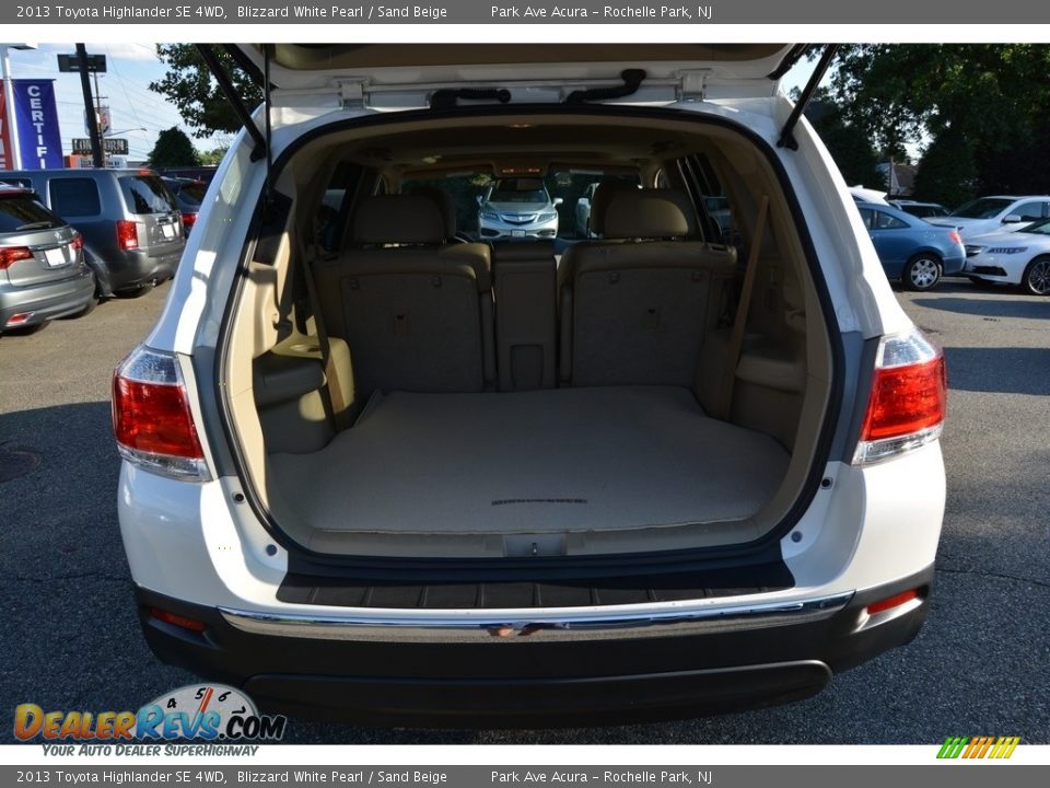 2013 Toyota Highlander SE 4WD Blizzard White Pearl / Sand Beige Photo #23