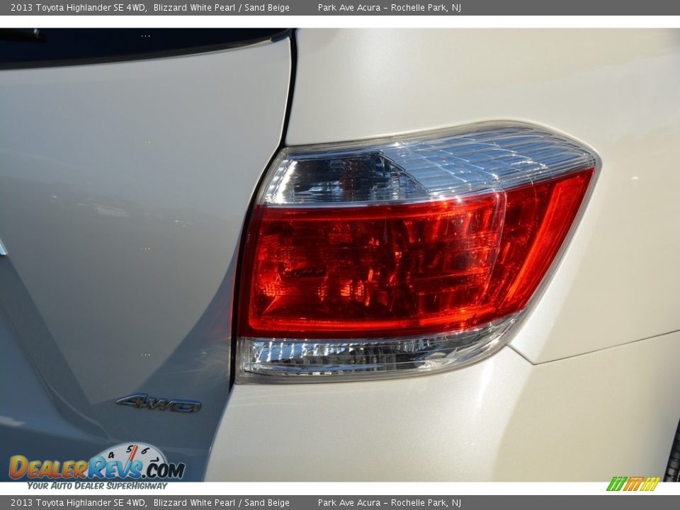 2013 Toyota Highlander SE 4WD Blizzard White Pearl / Sand Beige Photo #24
