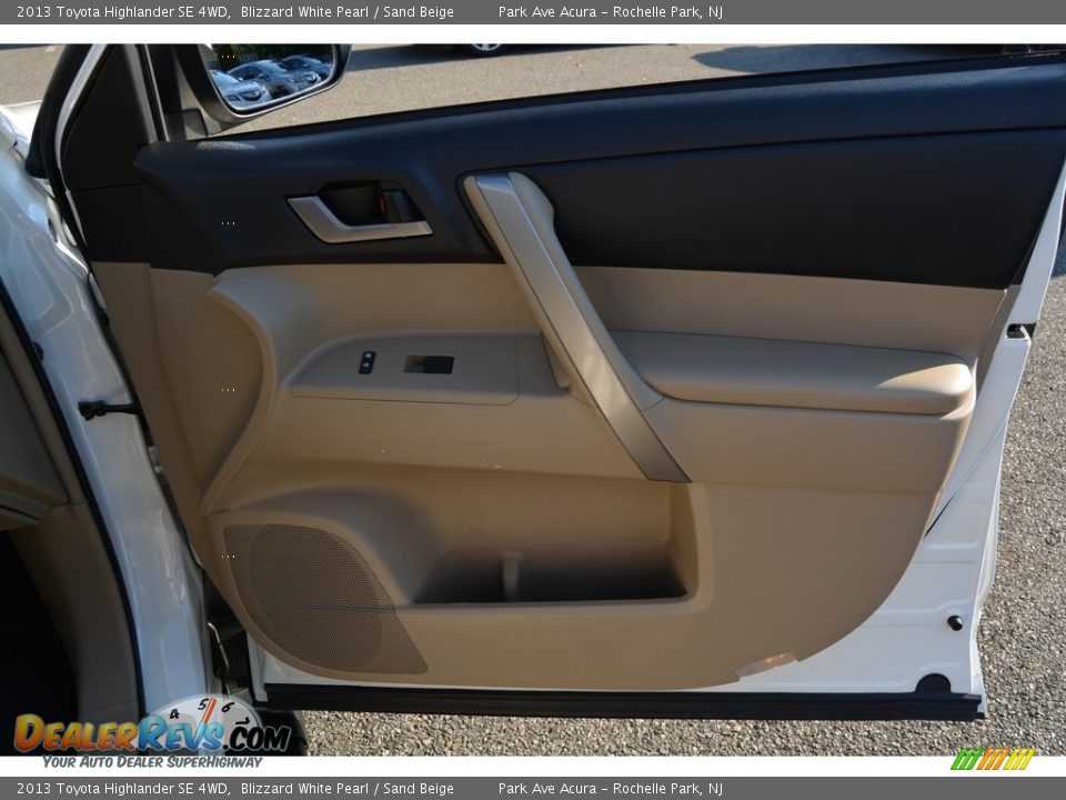 2013 Toyota Highlander SE 4WD Blizzard White Pearl / Sand Beige Photo #27