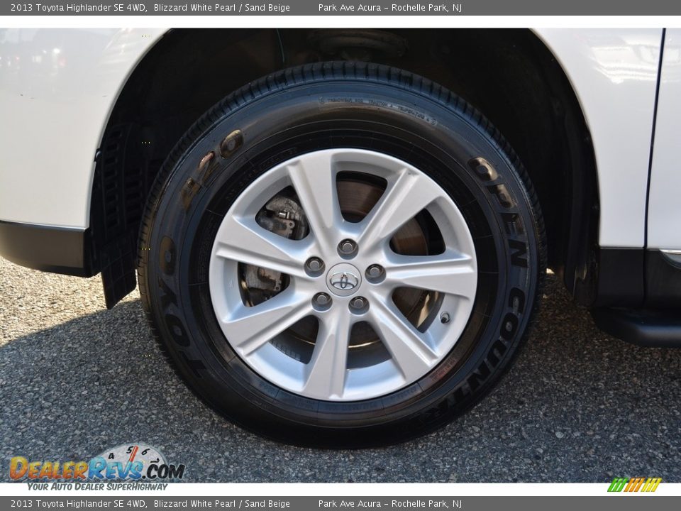 2013 Toyota Highlander SE 4WD Blizzard White Pearl / Sand Beige Photo #33