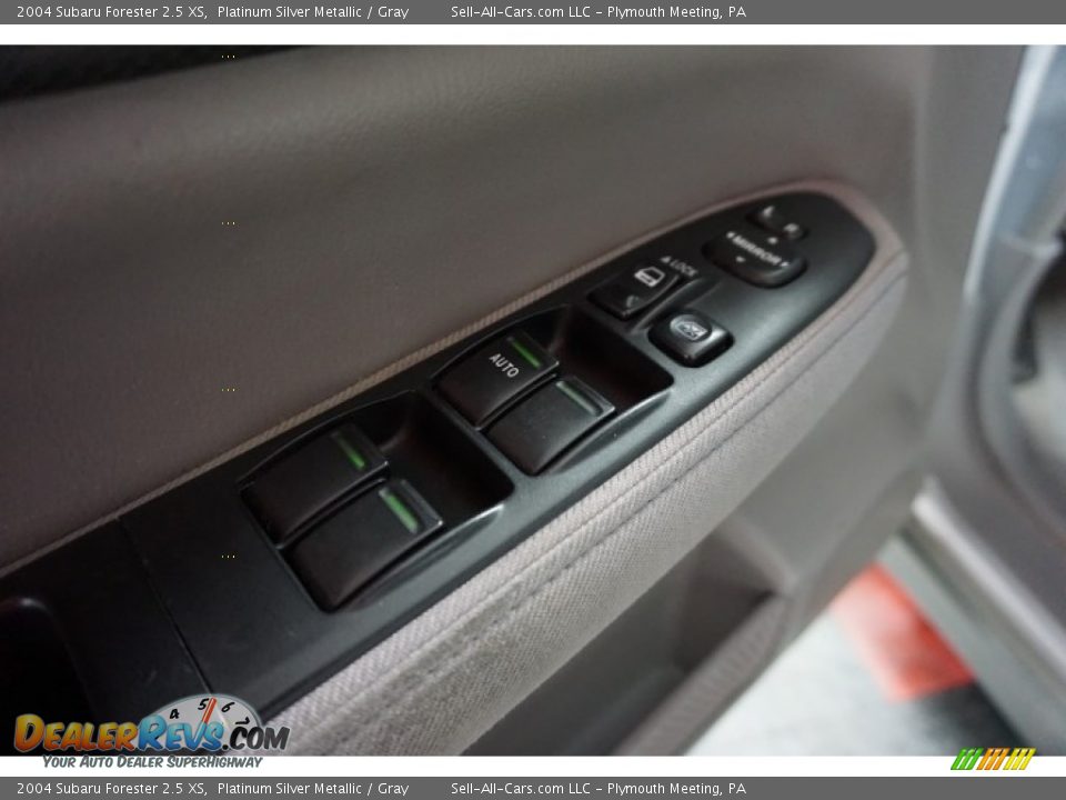 2004 Subaru Forester 2.5 XS Platinum Silver Metallic / Gray Photo #13