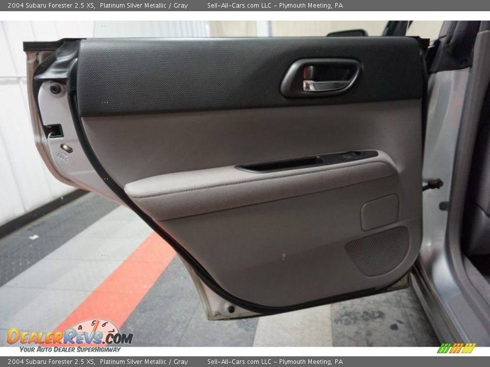 2004 Subaru Forester 2.5 XS Platinum Silver Metallic / Gray Photo #15