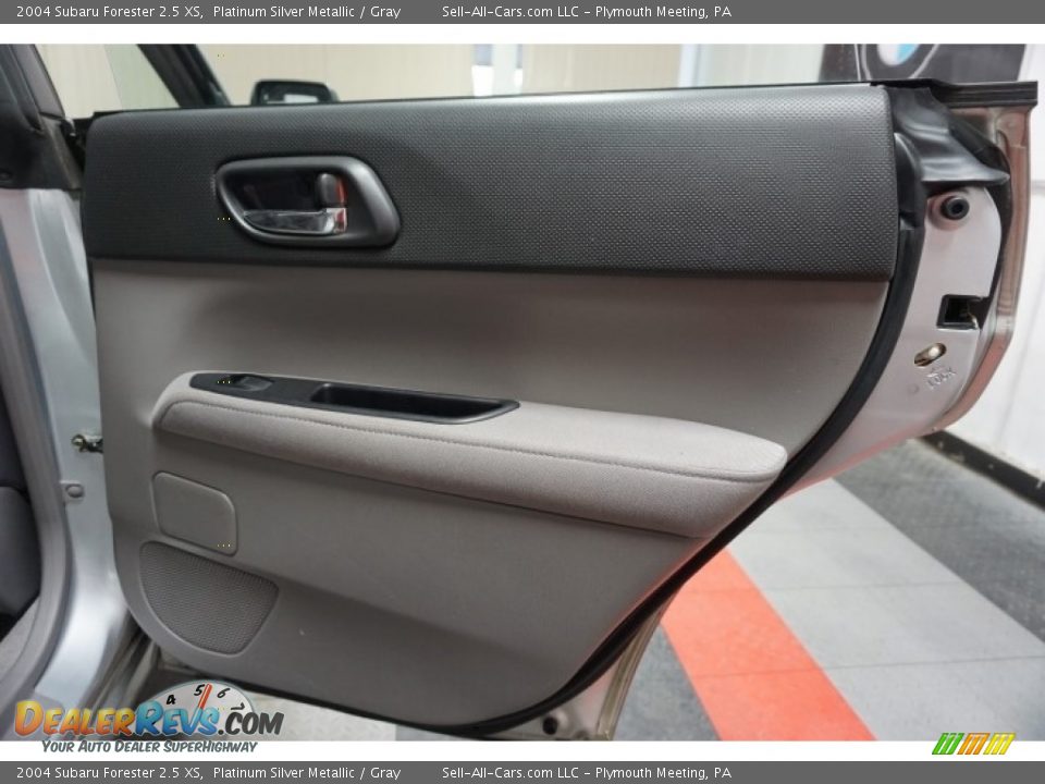 2004 Subaru Forester 2.5 XS Platinum Silver Metallic / Gray Photo #16