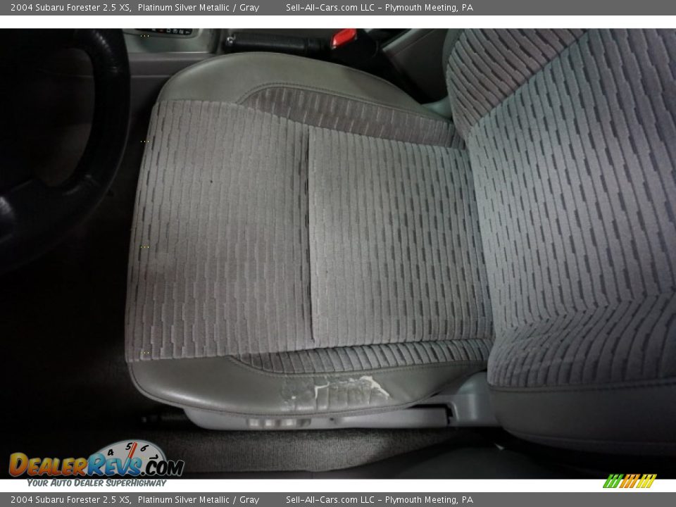 2004 Subaru Forester 2.5 XS Platinum Silver Metallic / Gray Photo #25