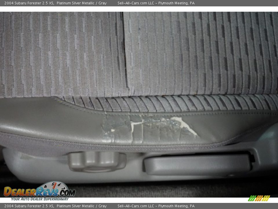 2004 Subaru Forester 2.5 XS Platinum Silver Metallic / Gray Photo #26