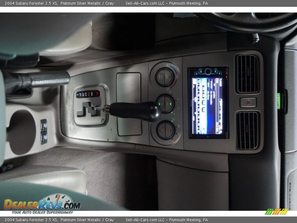 2004 Subaru Forester 2.5 XS Platinum Silver Metallic / Gray Photo #29
