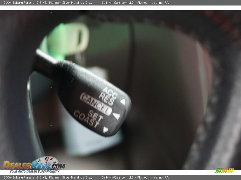 2004 Subaru Forester 2.5 XS Platinum Silver Metallic / Gray Photo #31