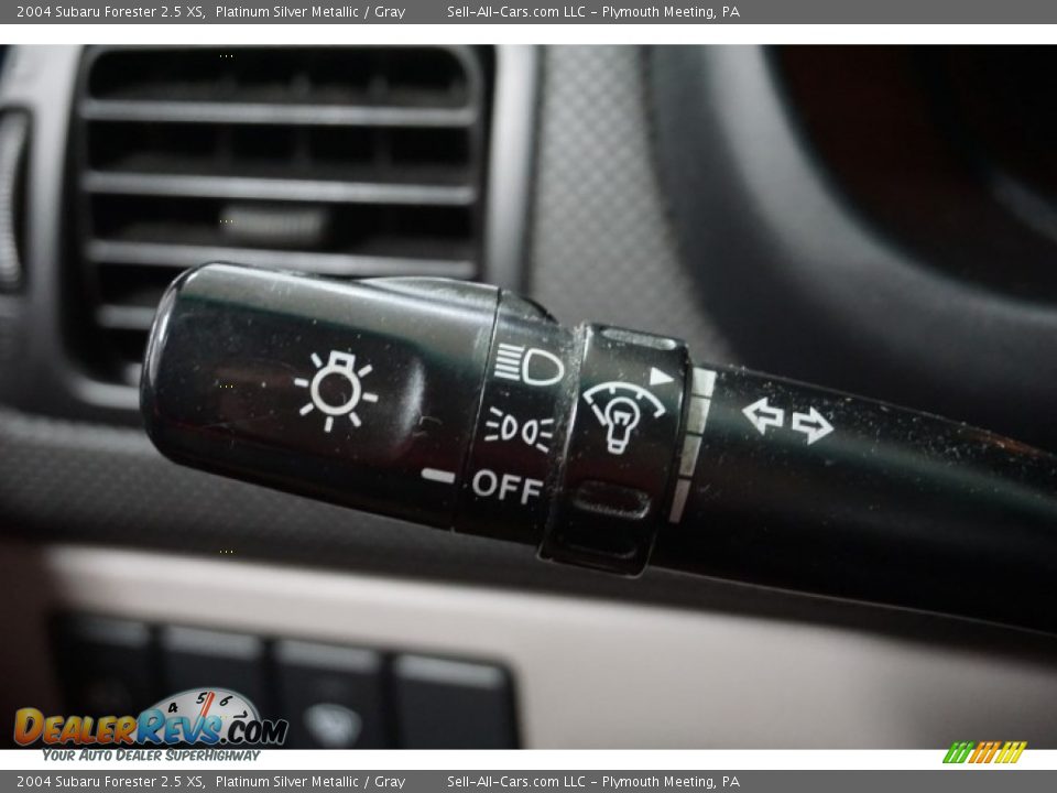 2004 Subaru Forester 2.5 XS Platinum Silver Metallic / Gray Photo #32