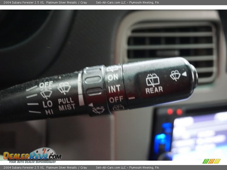 2004 Subaru Forester 2.5 XS Platinum Silver Metallic / Gray Photo #33