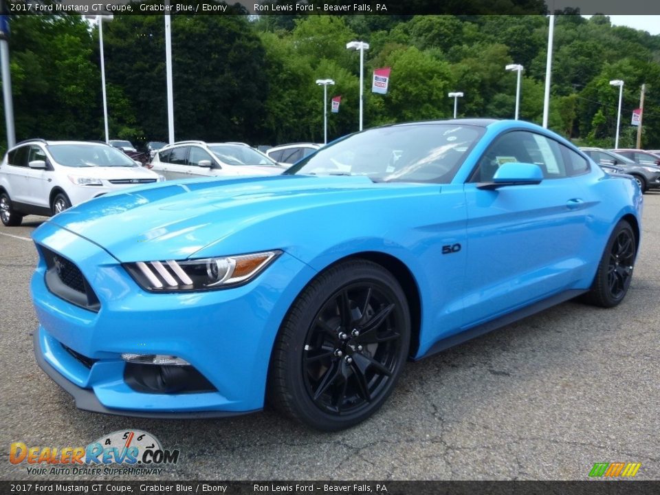 Front 3/4 View of 2017 Ford Mustang GT Coupe Photo #6