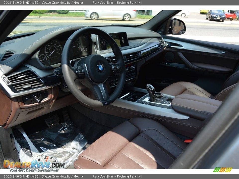 2016 BMW X5 xDrive50i Space Gray Metallic / Mocha Photo #10