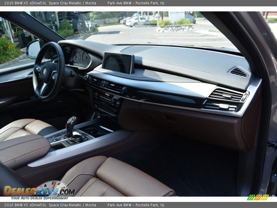 2016 BMW X5 xDrive50i Space Gray Metallic / Mocha Photo #28