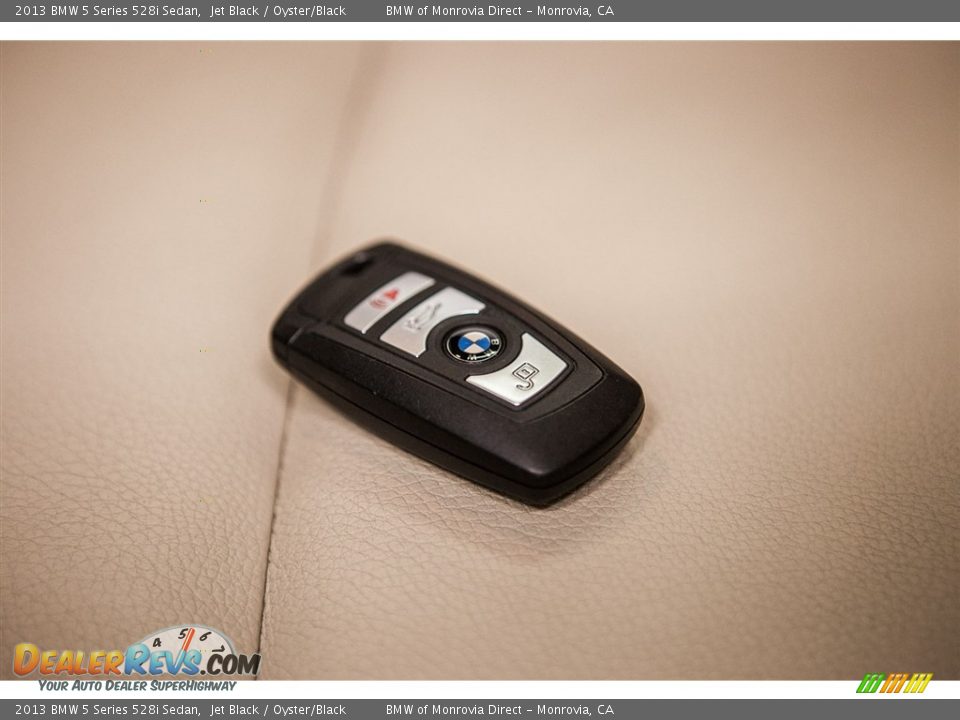 2013 BMW 5 Series 528i Sedan Jet Black / Oyster/Black Photo #11