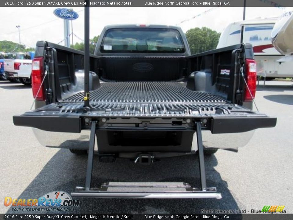 2016 Ford F250 Super Duty XL Crew Cab 4x4 Magnetic Metallic / Steel Photo #13