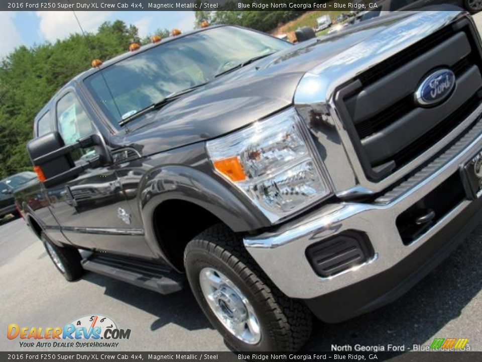 2016 Ford F250 Super Duty XL Crew Cab 4x4 Magnetic Metallic / Steel Photo #25