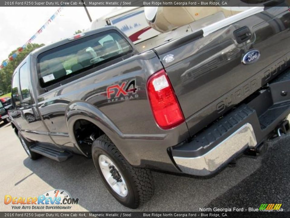 2016 Ford F250 Super Duty XL Crew Cab 4x4 Magnetic Metallic / Steel Photo #27