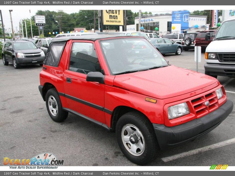 Front 3/4 View of 1997 Geo Tracker Soft Top 4x4 Photo #3