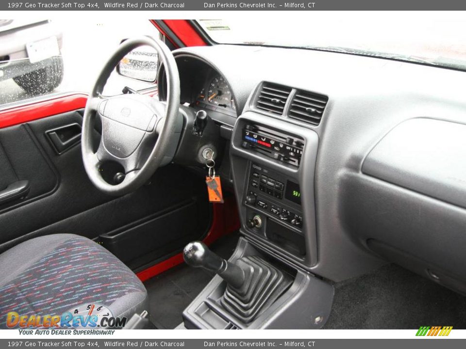 Dashboard of 1997 Geo Tracker Soft Top 4x4 Photo #10