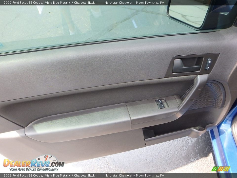 2009 Ford Focus SE Coupe Vista Blue Metallic / Charcoal Black Photo #24