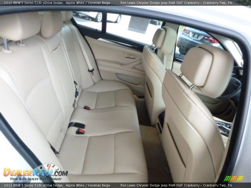 2013 BMW 5 Series 528i xDrive Sedan Alpine White / Venetian Beige Photo #4