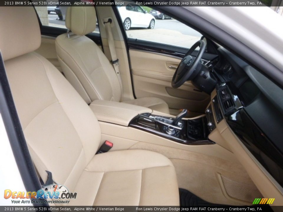 2013 BMW 5 Series 528i xDrive Sedan Alpine White / Venetian Beige Photo #5