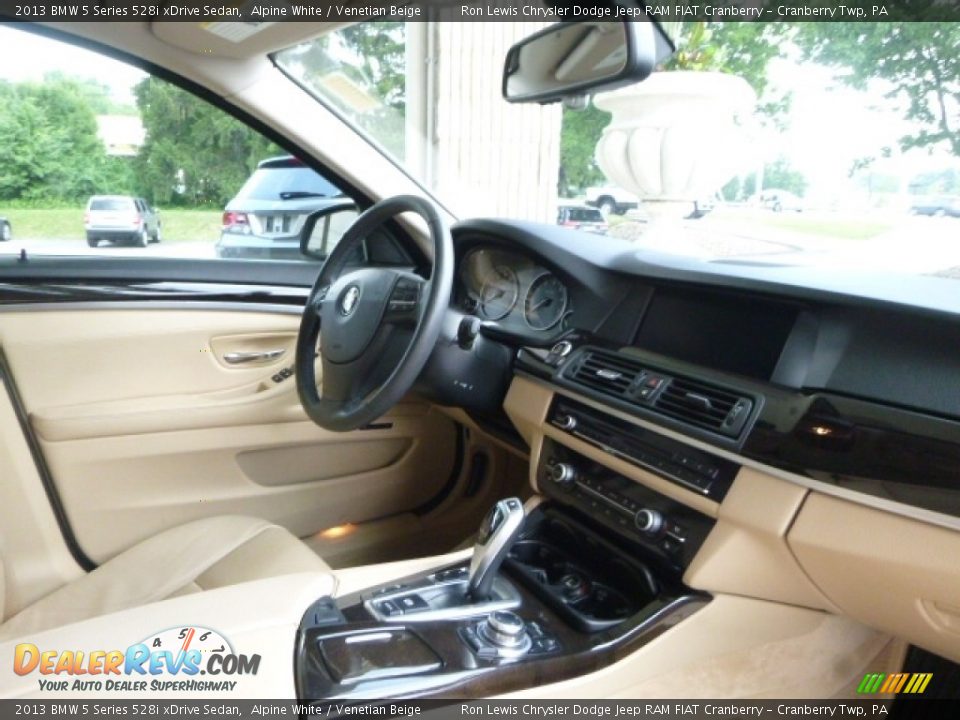 2013 BMW 5 Series 528i xDrive Sedan Alpine White / Venetian Beige Photo #7