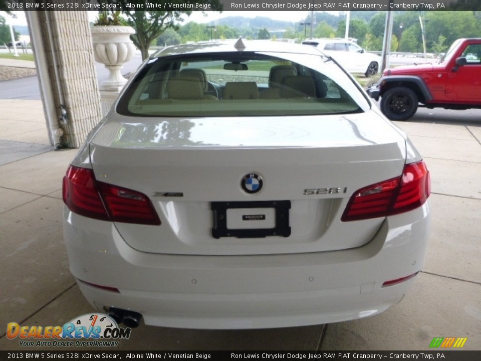 2013 BMW 5 Series 528i xDrive Sedan Alpine White / Venetian Beige Photo #10