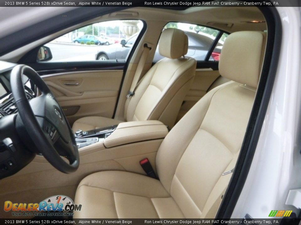 2013 BMW 5 Series 528i xDrive Sedan Alpine White / Venetian Beige Photo #13