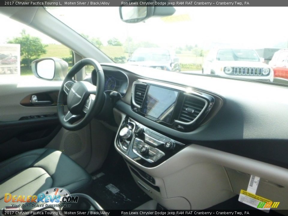 2017 Chrysler Pacifica Touring L Molten Silver / Black/Alloy Photo #10