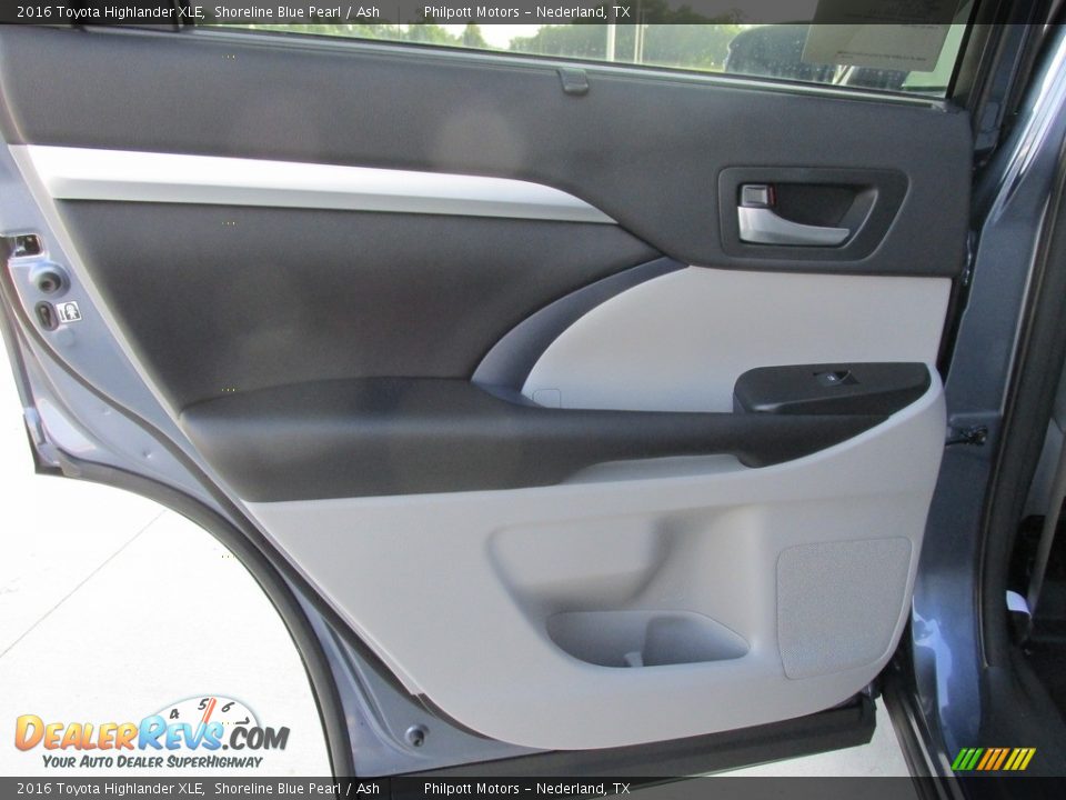 2016 Toyota Highlander XLE Shoreline Blue Pearl / Ash Photo #18