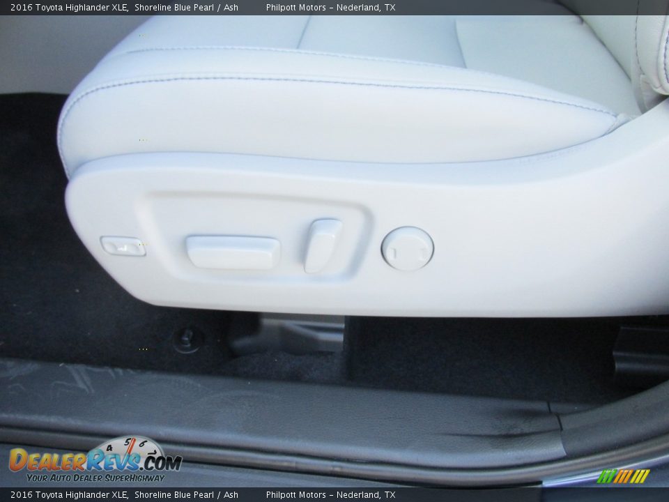 2016 Toyota Highlander XLE Shoreline Blue Pearl / Ash Photo #23