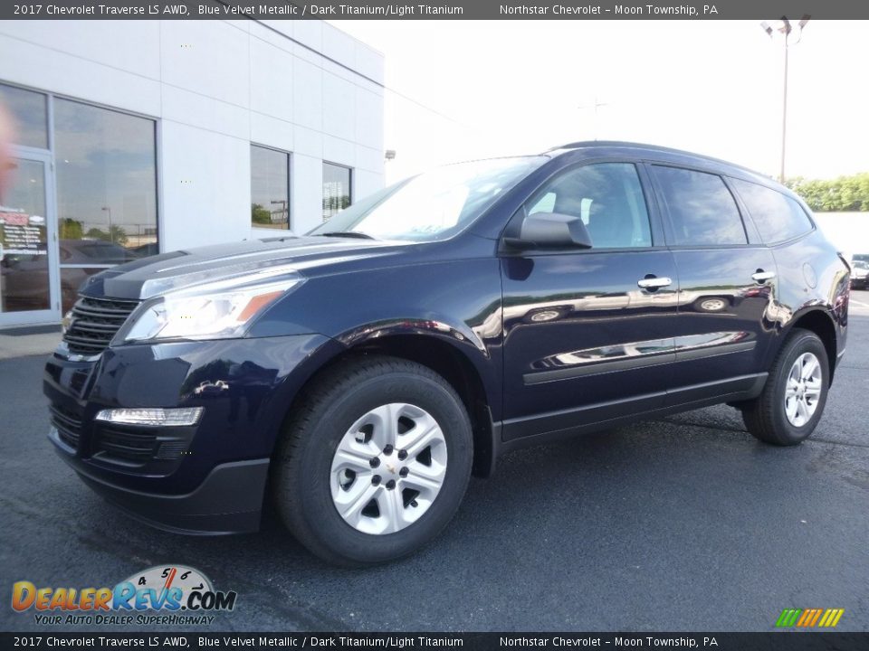 Front 3/4 View of 2017 Chevrolet Traverse LS AWD Photo #1