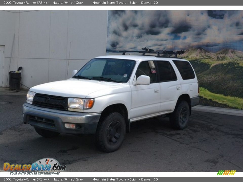 Front 3/4 View of 2002 Toyota 4Runner SR5 4x4 Photo #5