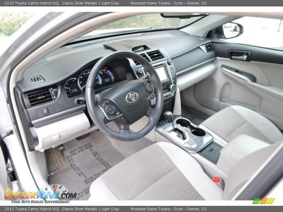 2013 Toyota Camry Hybrid XLE Classic Silver Metallic / Light Gray Photo #10