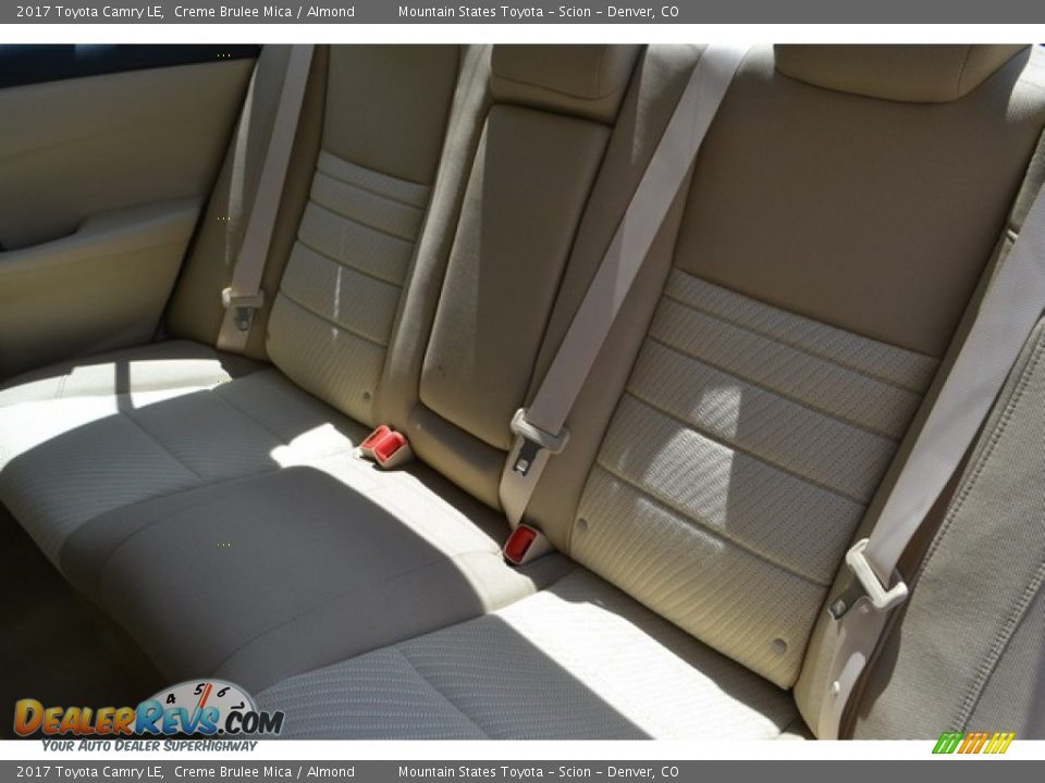 2017 Toyota Camry LE Creme Brulee Mica / Almond Photo #7