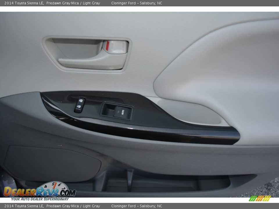 2014 Toyota Sienna LE Predawn Gray Mica / Light Gray Photo #14