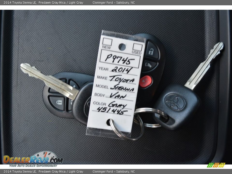 2014 Toyota Sienna LE Predawn Gray Mica / Light Gray Photo #25