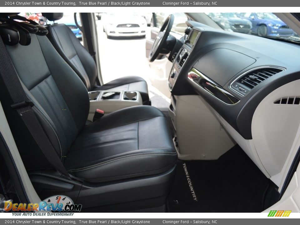 2014 Chrysler Town & Country Touring True Blue Pearl / Black/Light Graystone Photo #17