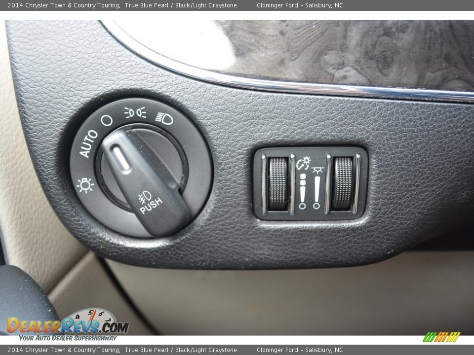 2014 Chrysler Town & Country Touring True Blue Pearl / Black/Light Graystone Photo #26