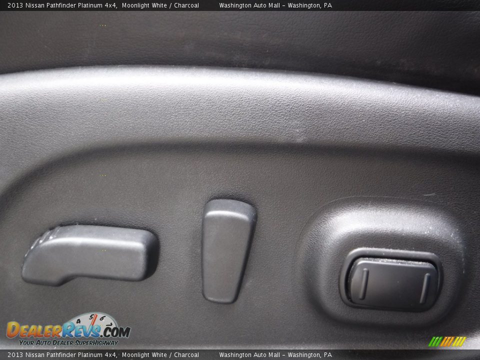 2013 Nissan Pathfinder Platinum 4x4 Moonlight White / Charcoal Photo #11