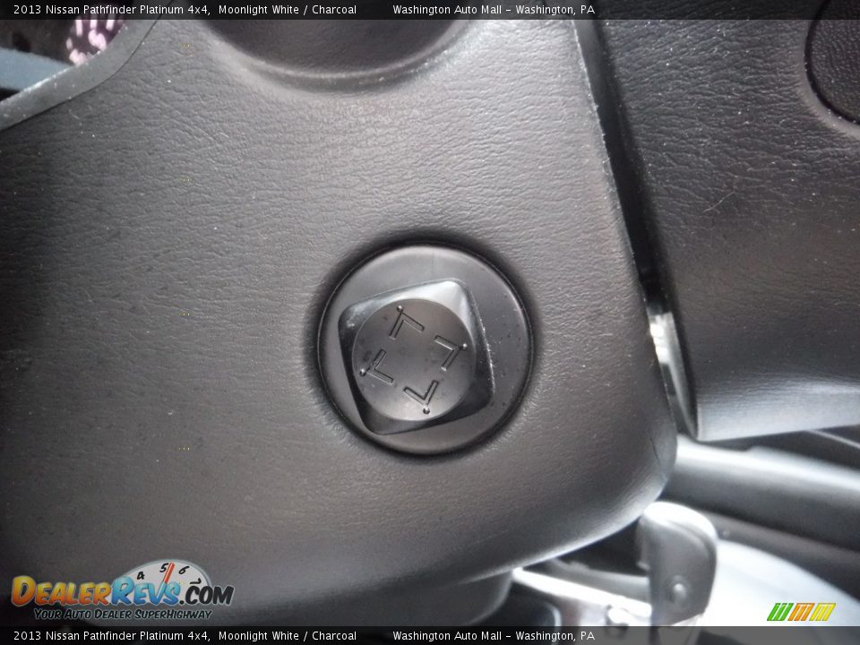 2013 Nissan Pathfinder Platinum 4x4 Moonlight White / Charcoal Photo #12