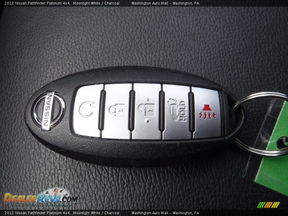 2013 Nissan Pathfinder Platinum 4x4 Moonlight White / Charcoal Photo #19