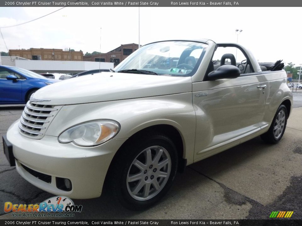 Front 3/4 View of 2006 Chrysler PT Cruiser Touring Convertible Photo #7