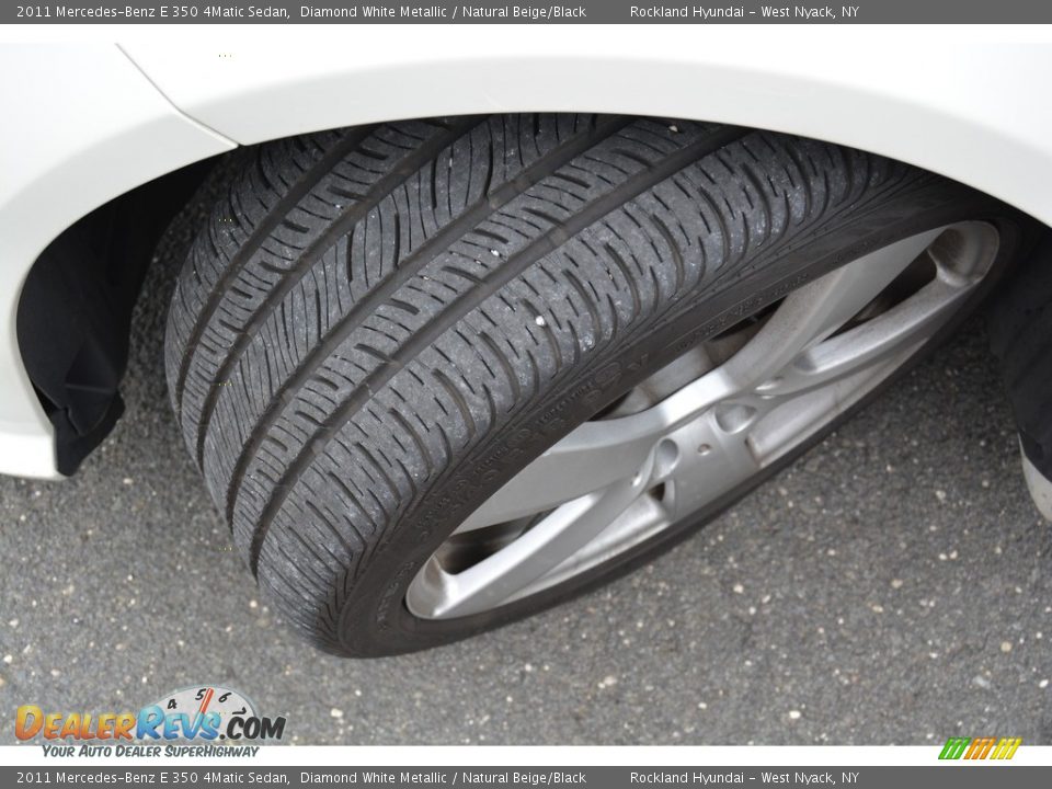 2011 Mercedes-Benz E 350 4Matic Sedan Diamond White Metallic / Natural Beige/Black Photo #27