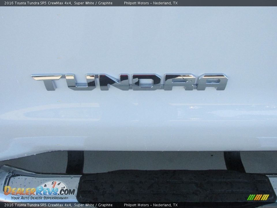 2016 Toyota Tundra SR5 CrewMax 4x4 Super White / Graphite Photo #15