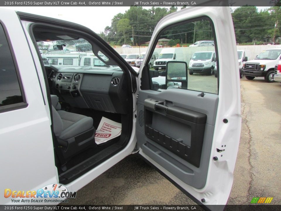 2016 Ford F250 Super Duty XLT Crew Cab 4x4 Oxford White / Steel Photo #35