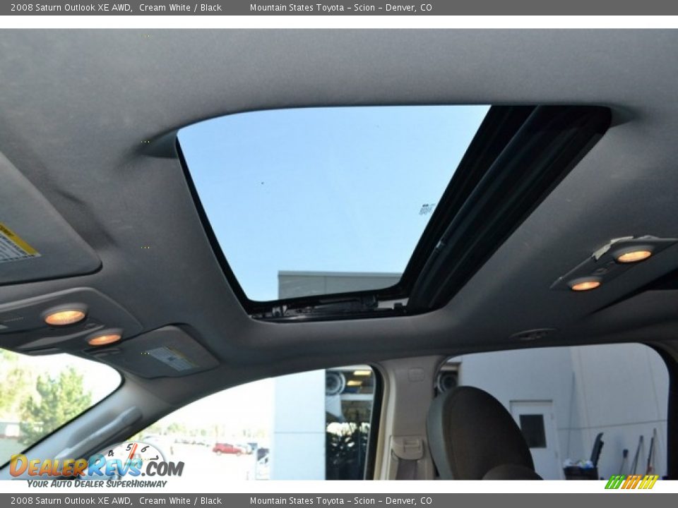 2008 Saturn Outlook XE AWD Cream White / Black Photo #9