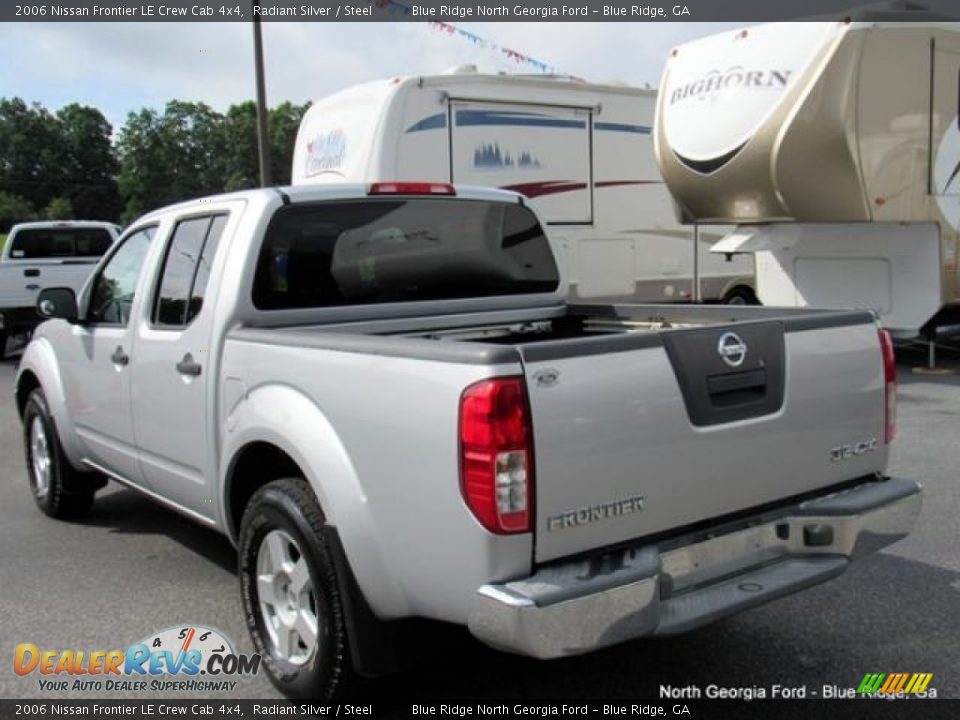 2006 Nissan Frontier LE Crew Cab 4x4 Radiant Silver / Steel Photo #3