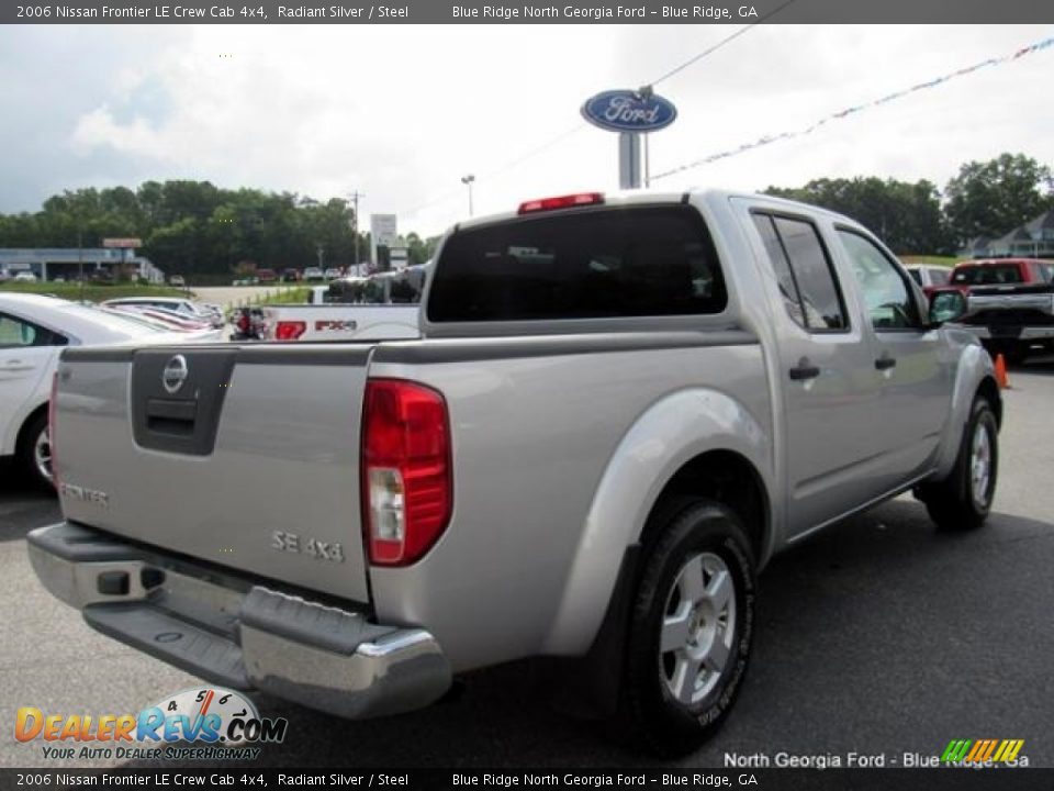 2006 Nissan Frontier LE Crew Cab 4x4 Radiant Silver / Steel Photo #5