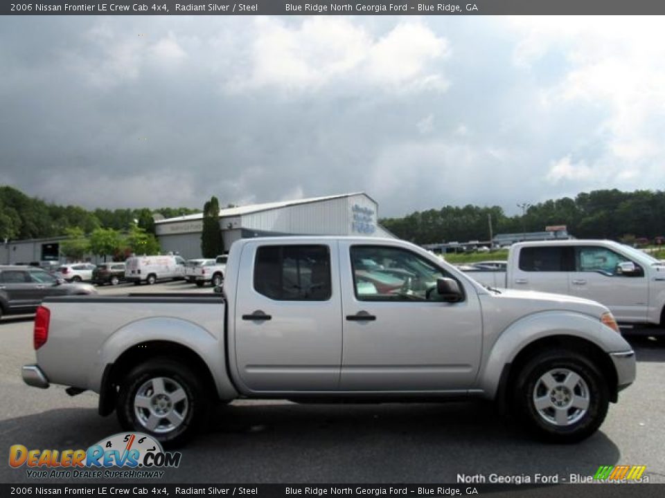 2006 Nissan Frontier LE Crew Cab 4x4 Radiant Silver / Steel Photo #6